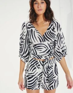 Norman Long Sleeve Blouse - Siona 11 Norman Long Sleeve Blouse - Siona -FemmeFab Shop NormanLongSleeveBlouse detail 1 52ea3a45 e3b3 421e 9996 77983fd53113