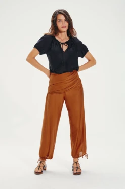 Claire Blouse - Black 15 Claire Blouse - Black -FemmeFab Shop VC232090 VC232067 1 3fa654e3 546e 45ce b7b4 42fc51792443